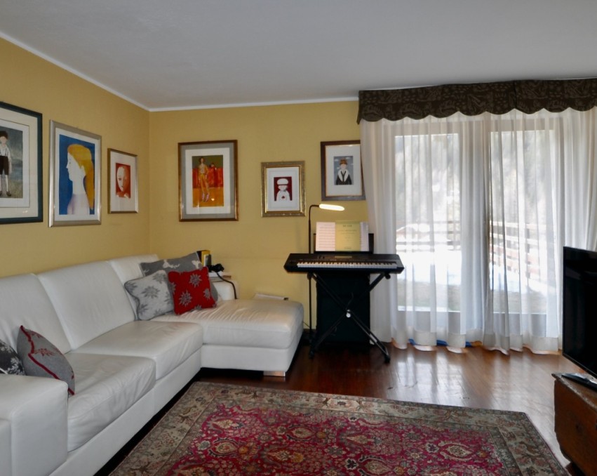 LARGE WITH EXTERNAL AREA