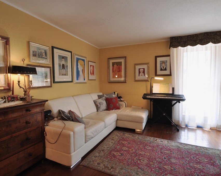 LARGE WITH EXTERNAL AREA