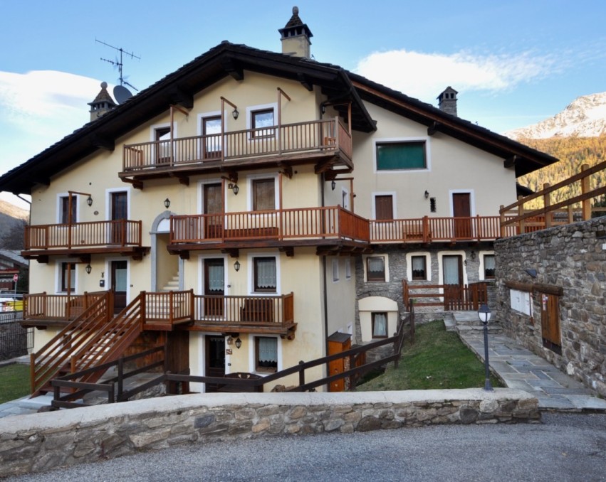 ALLOGGIO CON TERRAZZO