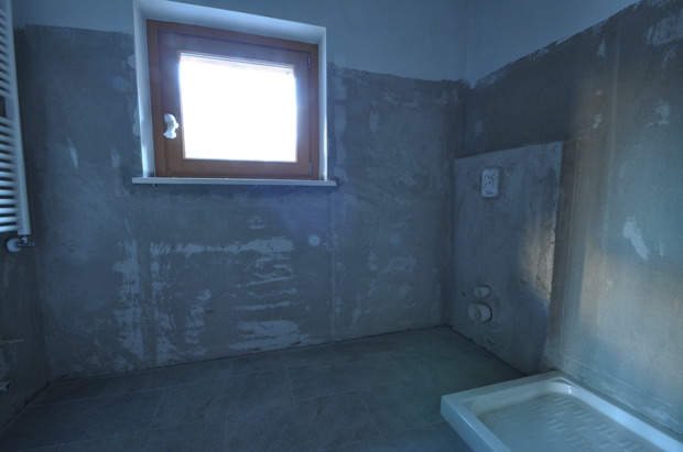 to renovate La Thuile Valle d'Aosta three-room apartment bathroom with shower and ceramic coverings