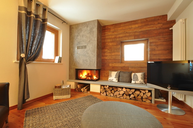 renovated La Thuile Valle d'Aosta three-room living room with wood-burning fireplace